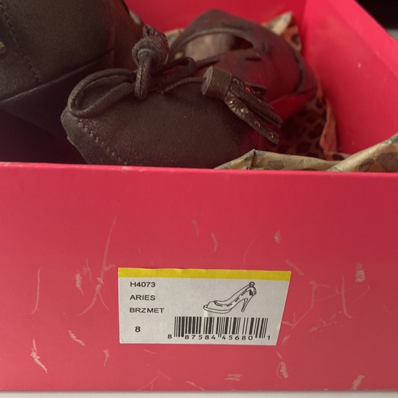 Betsy Johnson peep toe copper heels. - Picture 9 of 9